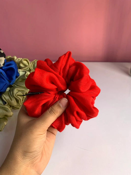 Silk Scrunchy – Scarlet
