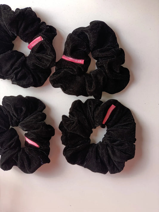 Velevt Scrunchy – Black